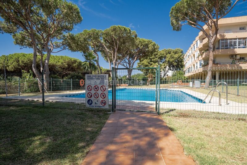 Foto 2ac6e103-b0bb-486c-b10e-cf0b29f7701f. Apartament amb aparcament piscina a Calahonda Mijas