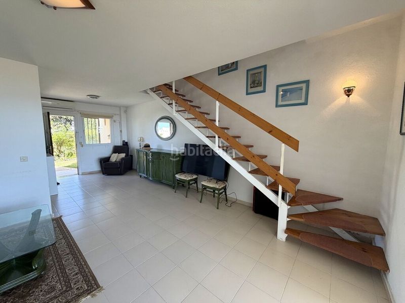 Foto cde8569e-eb31-43c5-97ac-3602a25f9a08. Casa aparellada amb piscina a El Faro de Calaburra - Chaparral Mijas