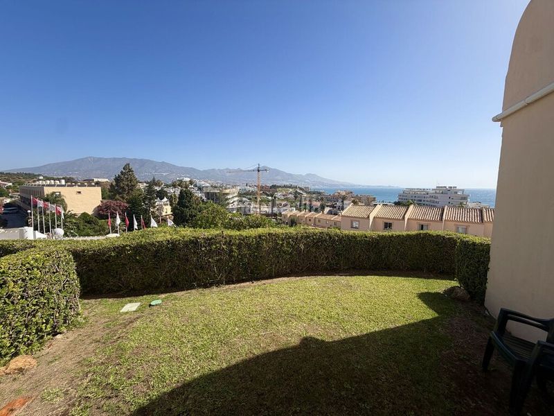 Foto fc94b7df-5906-4ab1-b351-07b6d0bfb676. Casa aparellada amb piscina a El Faro de Calaburra - Chaparral Mijas