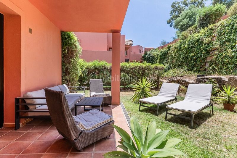 Foto 2511c9ff-baf4-49c5-a57b-c8421a936e79. Apartament amb aparcament piscina a La Mairena Ojén