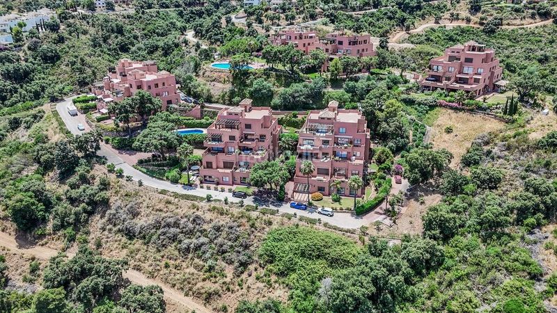 Foto b9055cf9-a89c-4847-bf4d-15838c7fb410. Apartament amb aparcament piscina a La Mairena Ojén