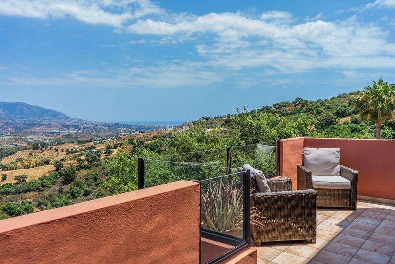 Foto d6a4fadd-6b2c-4e54-b54d-c36401d8ad74. Apartament amb aparcament piscina a La Mairena Ojén