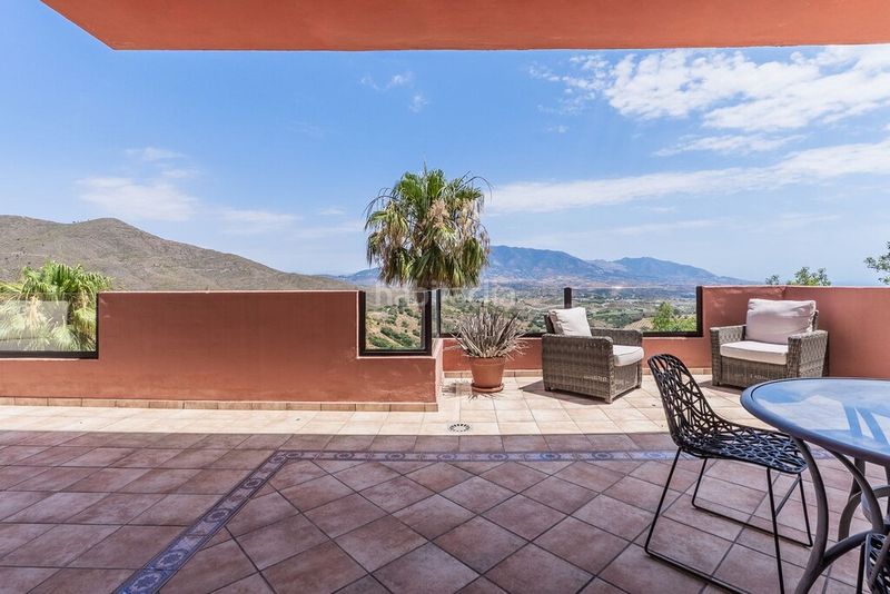 Foto f5105fd2-cf20-4723-83f4-49698c9cd64c. Apartament amb aparcament piscina a La Mairena Ojén
