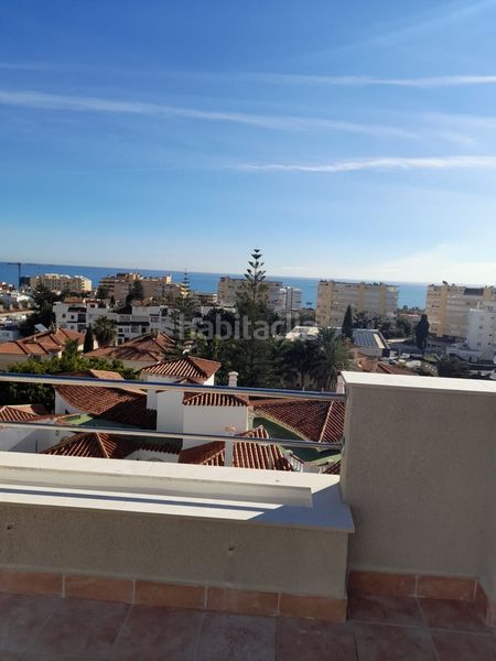 Foto 825f2022-0573-410f-a20c-85f026e9a799. Dúplex amb aparcament piscina a Montemar Torremolinos