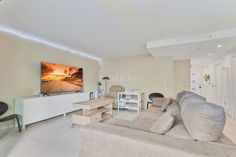 Foto 5be3bc19-a872-4a30-863c-f23c09028679. Apartament amb piscina a Playa de los Boliches Fuengirola