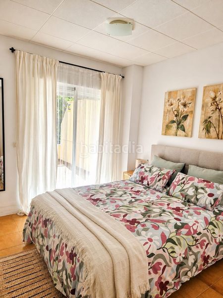 Foto 5b3c8e12-2f8a-4ee1-9ee6-683a6f57a16b. Planta baixa amb aparcament piscina a Calahonda Mijas