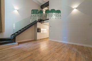 Alquiler Dúplex en Calle puerta del osario 12. Excelente piso a estrenar, exclusividad y altas calidades.
encl