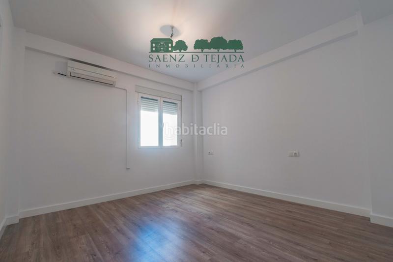 Foto 12733e14-9d3d-46cf-a244-e5fdc3e11459. Alquiler piso en santa fe 21 piso en alquiler en pleno barrio de Los Remedios. en Sevilla