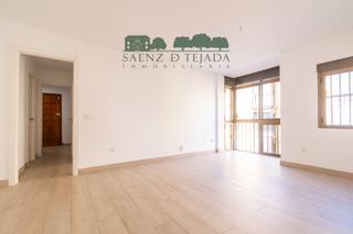Alquiler Piso  Calle luis montoto 21. Este piso está totalmente reformado, siendo una opción inmejorab