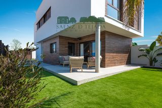 Affitto Chalet in Pepe arquellada 6. Exclusiva vivienda unifamiliar en urbanización selecta mykonos.