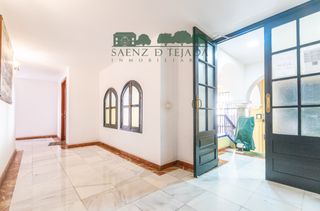 Miete Etagenwohnung in Calle gravina 35. Este piso está ubicado en pleno centro de sevilla, a escasos met
