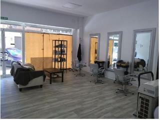 Lloguer Local Comercial  Avenida de isaac peral. Se alquila estancia o espacio dentro de un local por 250€