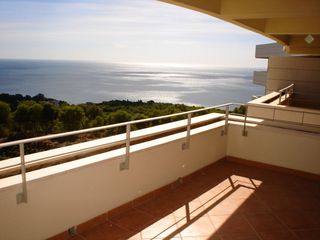 Rent Flat  Calle federico fellini. Espectacular piso en parque clavero