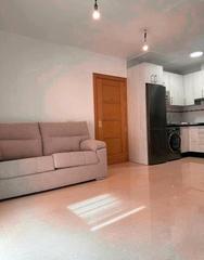 Rent Flat  Calle ladrón de guevara. Magnífico piso a pocos minutos del centro por 1.000€.