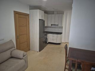 Location Appartement  Calle ladrón de guevara. Magnífico piso a pocos minutos del centro por 1.100€.