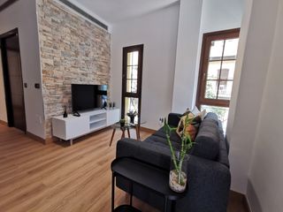 Rent Flat in La Victoria. "sensacional piso en el casco histórico por 1300€.