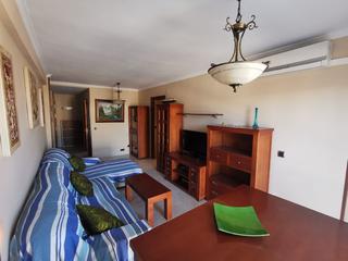 Lloguer Pis  Calle berruguete. Fantástico piso en barriada de la luz por 950€.