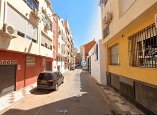 Apartament  Calle segismundo moret. Fantástico apartamento frente al hospital civil por 180.000€