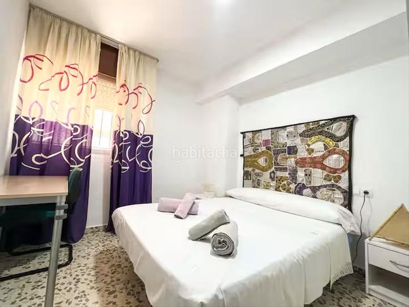 Foto 9c2643d5-6e60-4f4b-a340-3ae7b60c022f. Alquiler piso magnífico y amplio piso para estudiantes junto a carlos haya por 1.600€. en Málaga