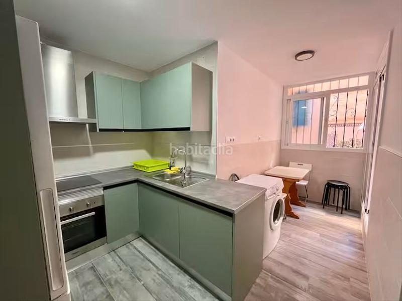 Foto c8d0be3c-7aff-4838-b918-432652090765. Alquiler piso magnífico y amplio piso para estudiantes junto a carlos haya por 1.600€. en Málaga