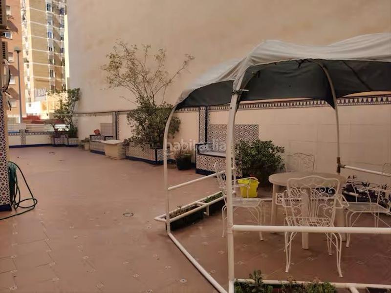 Foto d8049059-b8e9-4db5-a0cc-78f7c28e4803. Alquiler piso magnífico y amplio piso para estudiantes junto a carlos haya por 1.600€. en Málaga