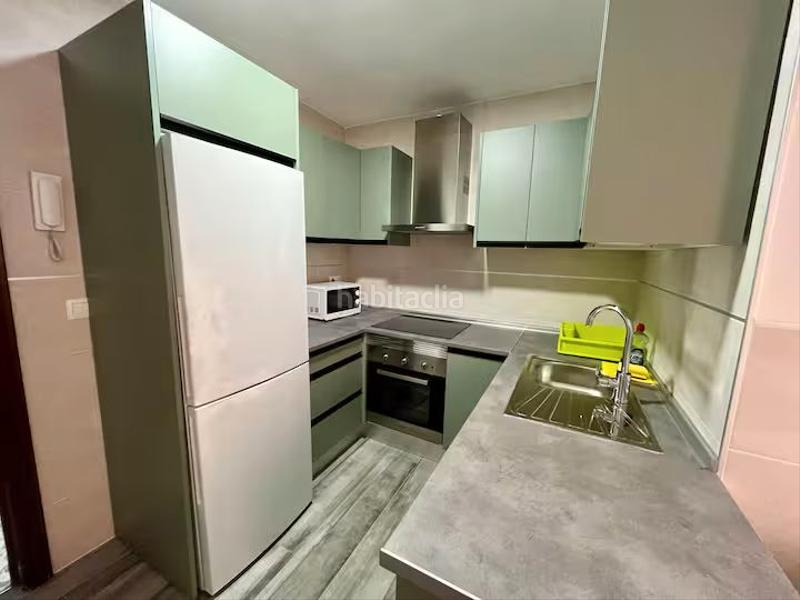 Foto e40245b1-1a48-4f2d-9e3f-5221b74dd428. Alquiler piso magnífico y amplio piso para estudiantes junto a carlos haya por 1.600€. en Málaga
