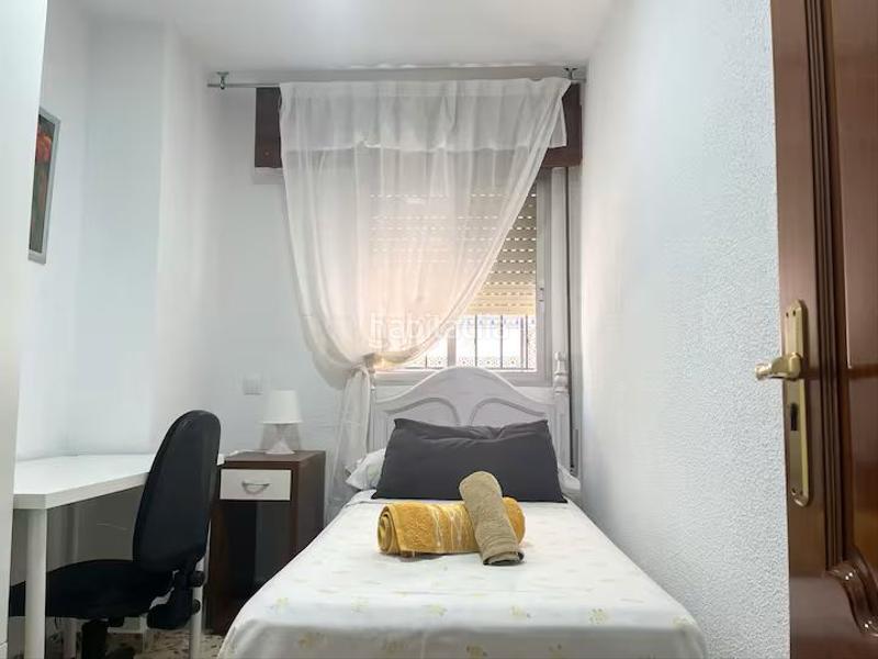 Foto f19d4cb6-82b6-4e7d-b5e5-f34e67043ada. Alquiler piso magnífico y amplio piso para estudiantes junto a carlos haya por 1.600€. en Málaga