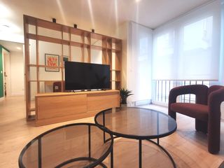 Rent Flat  Calle martínez campos. Magnífico piso en pleno soho por 1.900€