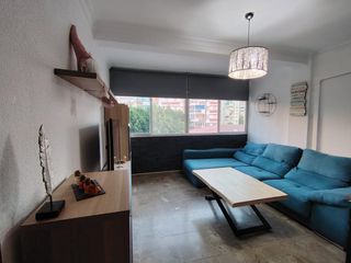 Miete Etagenwohnung  Calle alcalde josé maría corona. Sensacional piso en la barriada de la luz por 1.300€