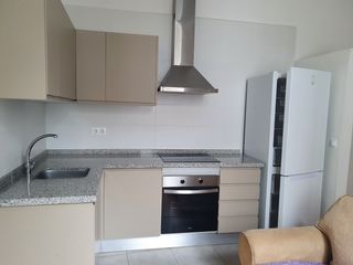 Miete Appartement  Calle san telmo. Fantástico piso en el centro por 750€.