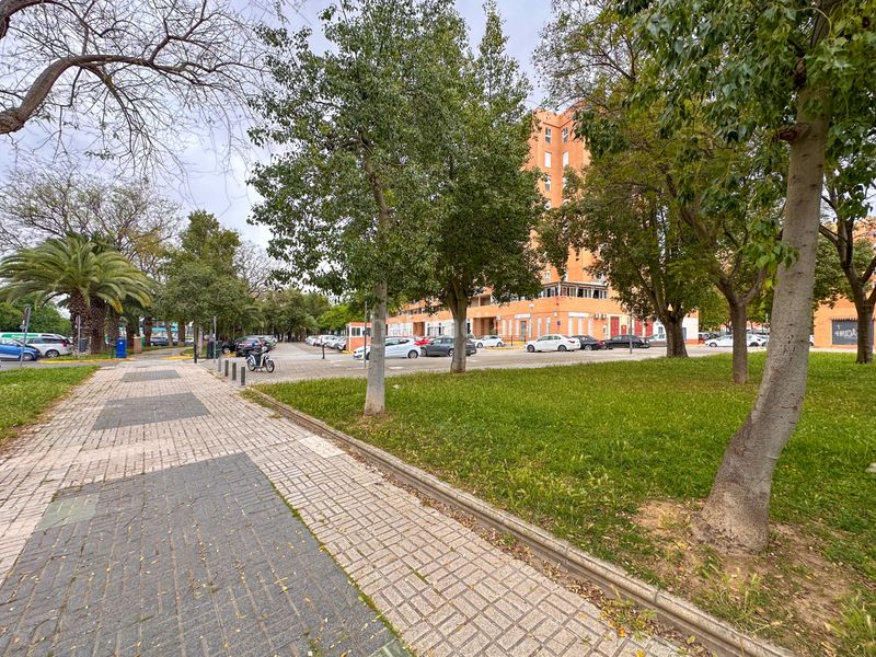 Foto b50c2795-32c8-449c-929d-e6def7ceb8cc. Pis a calle cueva de menga 10 a Urbadiez - Entrepuentes Sevilla