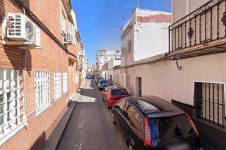 Maison jumelée à La Plata. Casa adosada de entidad bancaria situada en sevilla, en el barri