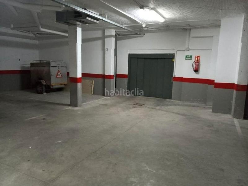 Foto 0d65a220-ed64-41c4-bb07-bf99cc881835. Parking voiture dans Palmete Sevilla