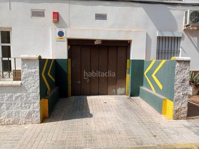 Foto 2e1c01bc-fa9e-4195-993e-43a624247cfa. Parking voiture dans Palmete Sevilla