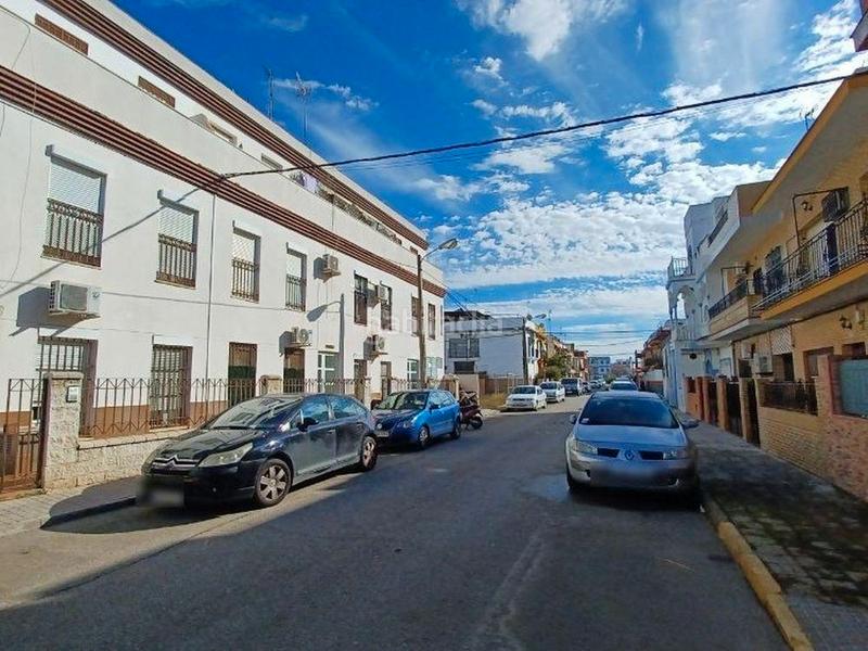 Foto 70bd28c8-b4ec-4377-97b6-f05d693e9616. Parking voiture dans Palmete Sevilla