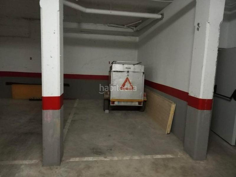 Foto 8f687b06-f26d-44d7-bf4e-bbf1e8ec5284. Parking voiture dans Palmete Sevilla