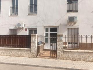 Aparcament cotxe  Calle almuñécar. Promoción de plazas de parking situado en sevilla, la doctora