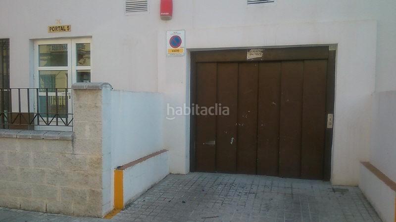 Foto b48778ba-b052-4886-bdcb-9bf5410b1929. Parking voiture dans Palmete Sevilla