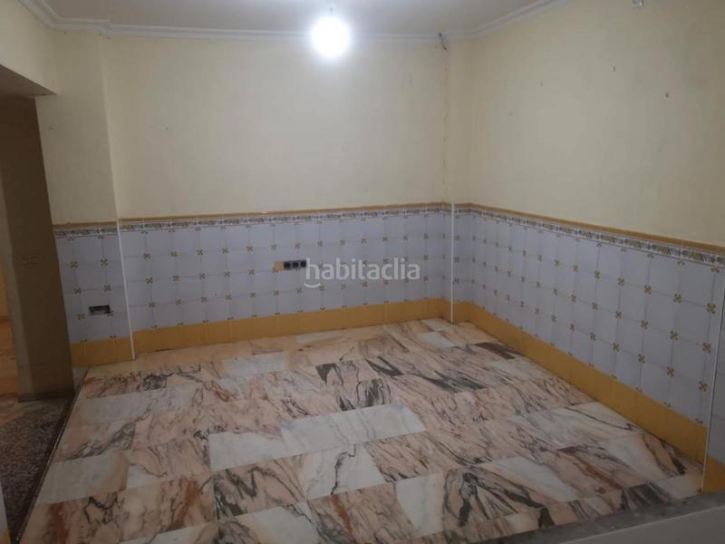 Foto 4bac5bd5-d2b3-44b9-8791-8fbd3c4e5f31. Casa en avenida gerena 14a casa en venta en Guillena pueblo Guillena