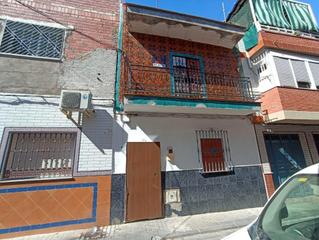 Maison à Calle puebla de los infantes 83. ¡¡ocasión venta de casa en la barriada de padre pio!!