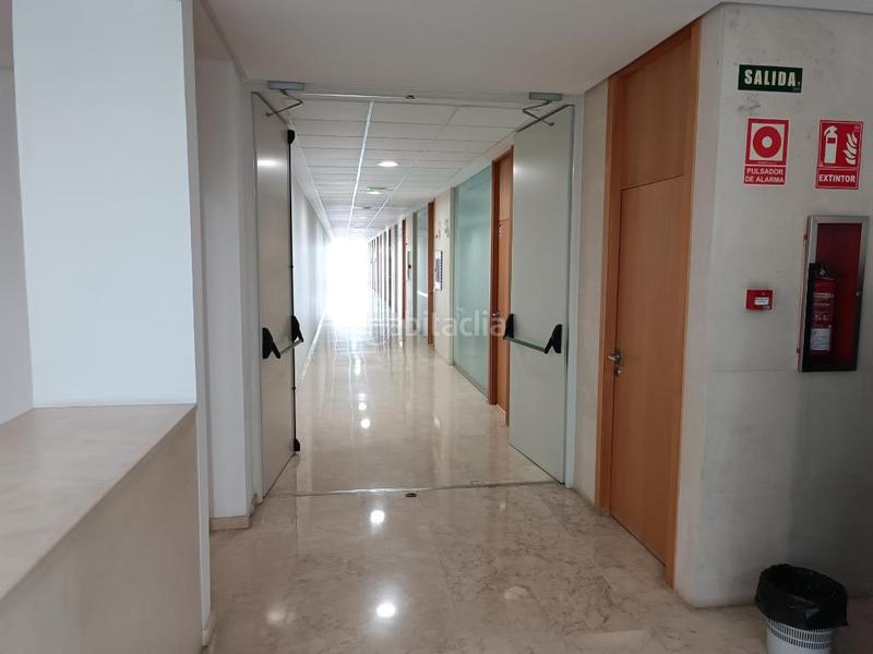 Foto 41668086-c172-4bfa-8996-00f0aeeb94c1. Office space in Avenida Juan Diego Bormujos