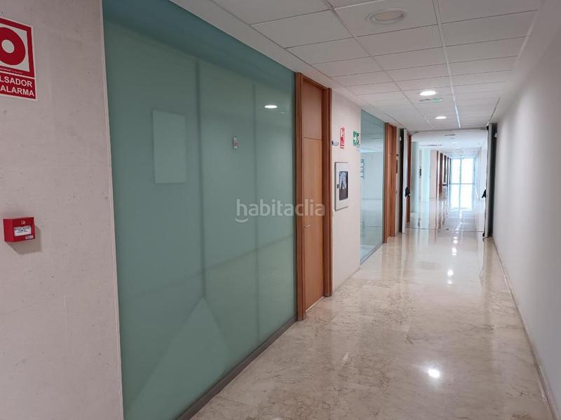 Foto b369dfc6-8541-4f5f-a86d-4cdded59a099. Office space in Avenida Juan Diego Bormujos
