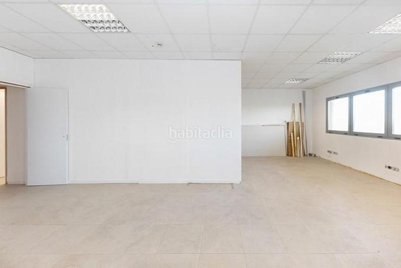 Foto 10aa2126-e87b-43b7-a276-1c8745a11e89. Oficina amb aparcament a Avenida Juan Diego Bormujos