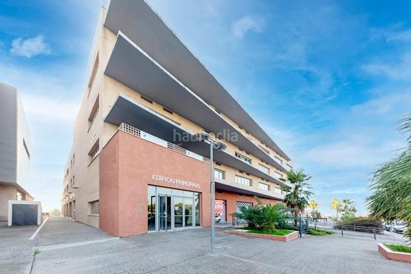 Foto 62b310a2-3cd4-4ad0-a132-fa54ddb7a275. Oficina amb aparcament a Avenida Juan Diego Bormujos