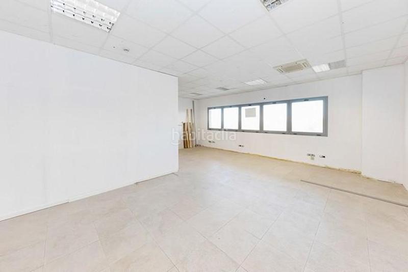 Foto 97e7f815-c902-4ed4-8be5-63125ffebda1. Oficina amb aparcament a Avenida Juan Diego Bormujos