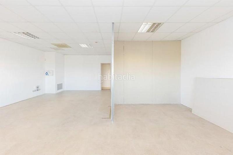 Foto b9c43156-e4bc-41b9-8553-bb9ff749ef1c. Oficina amb aparcament a Avenida Juan Diego Bormujos