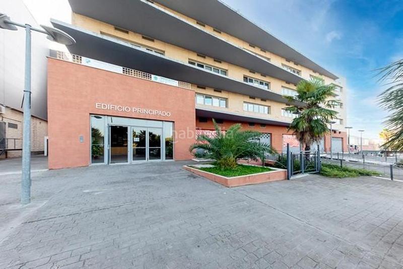 Foto ff9d91f3-d5e1-4bf4-84b8-f3b8199ab2e4. Oficina amb aparcament a Avenida Juan Diego Bormujos