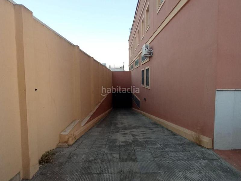 Foto 11bc9764-d07d-49c6-8f01-db18e21860b2. Autoparkplatz in Gines