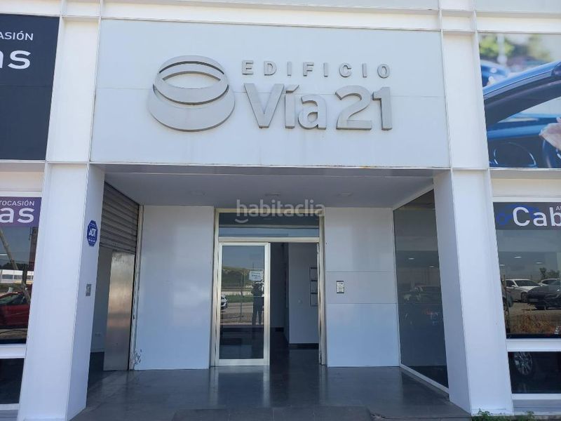 Foto 0efeb408-6790-4982-8fa1-5bb330c04cc7. Oficina amb aparcament a Gelves