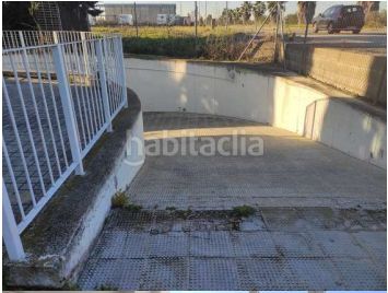 Foto 64fbe80b-a48b-4eb4-a947-9f1ef6ff7a5b. Oficina amb aparcament a Gelves